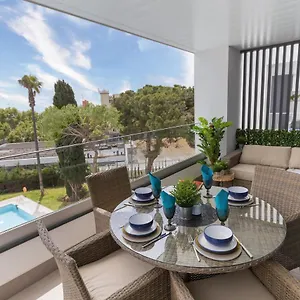 Luxury Brand New 2-bedroom Apartment, 3 Min Walk To The Beach! Apartment